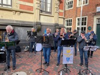 Vor dem Rathaus