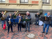 Vor dem Rathaus