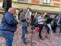 Vor dem Rathaus